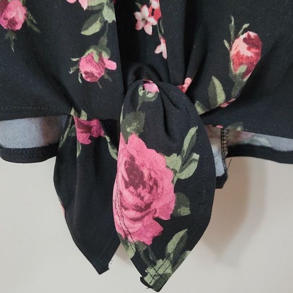 Threads Studio Black Floral Top L - Picture 4 of 7